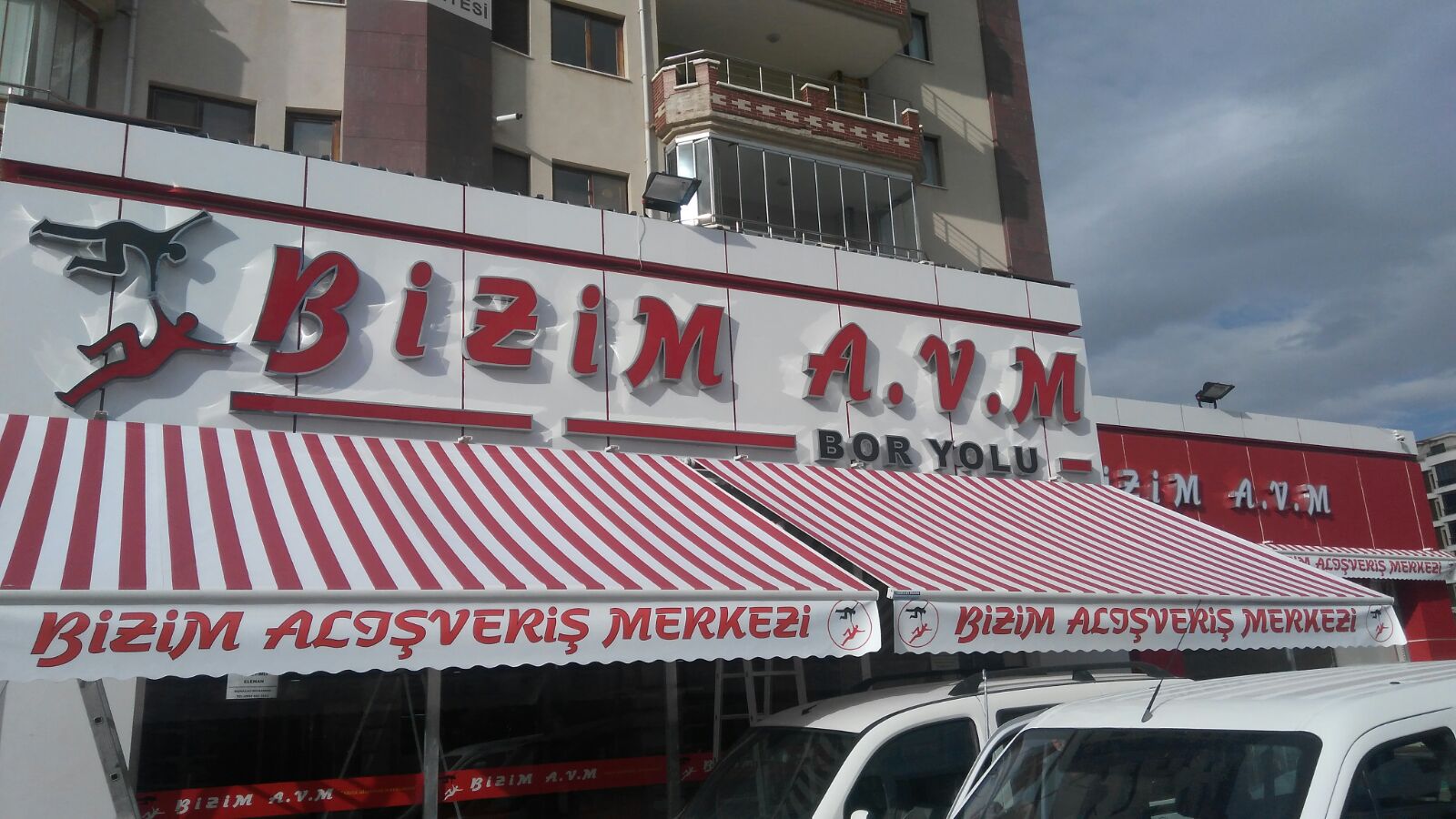 Niğde Bizim AVM Mafsallı Tente